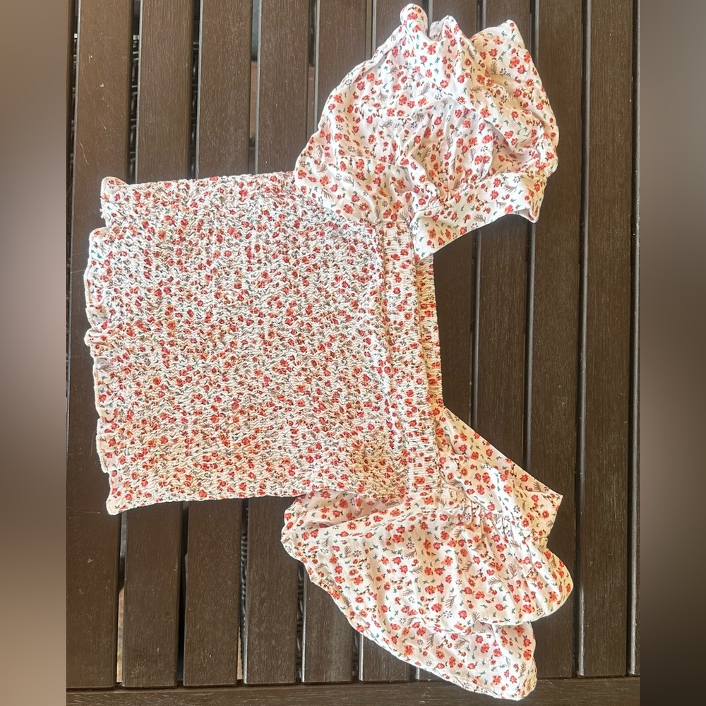 Floral cropped scrunch top